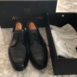 Men’s Allen Edmonds delray split toe derby 10 shoe